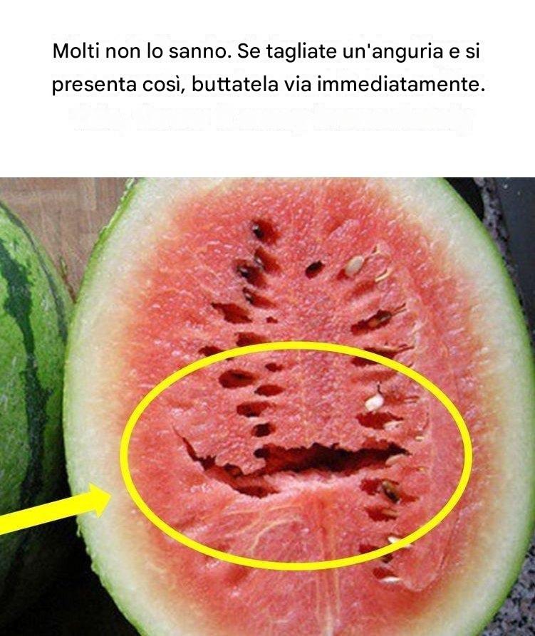 Hai tagliato un’anguria e hai notato delle crepe? Smetti di mangiarla immediatamente! Ecco cosa significa!