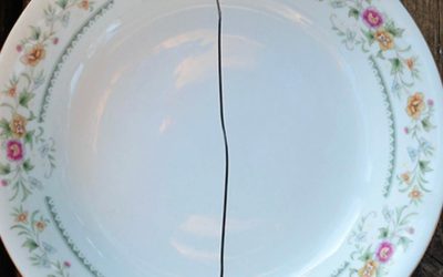 Non buttare i piatti rotti: un’idea di riciclo creativa e originale