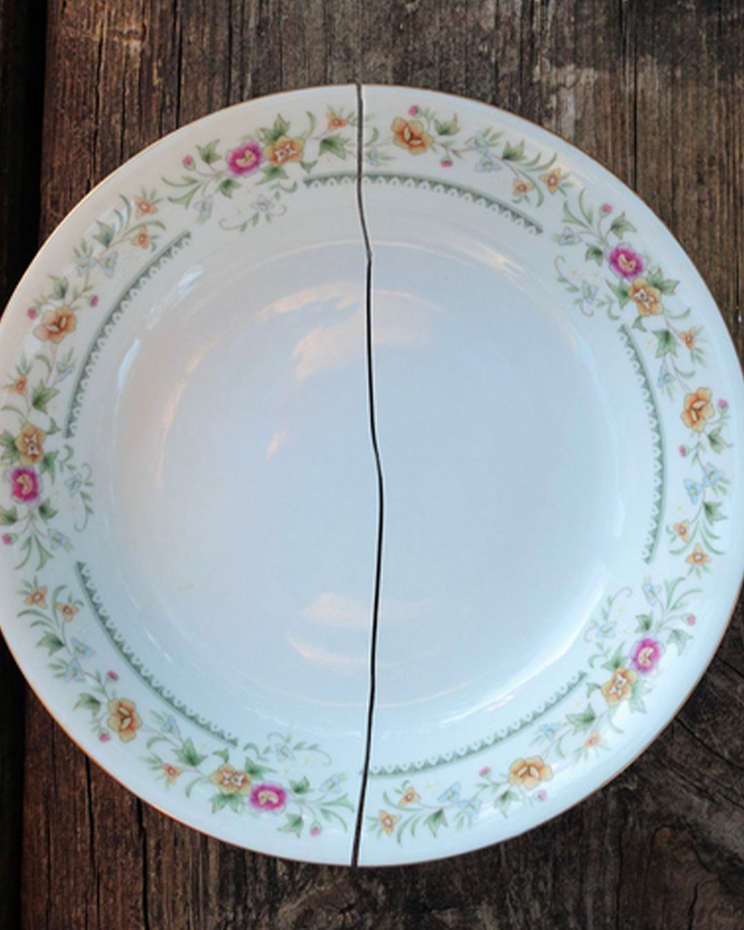 Non buttare i piatti rotti: un’idea di riciclo creativa e originale